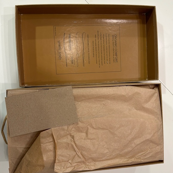 Gentle Souls by Kenneth Cole Women's Eugene 2 Perf Loafer Flat multiple sizes - Picture 3 of 7